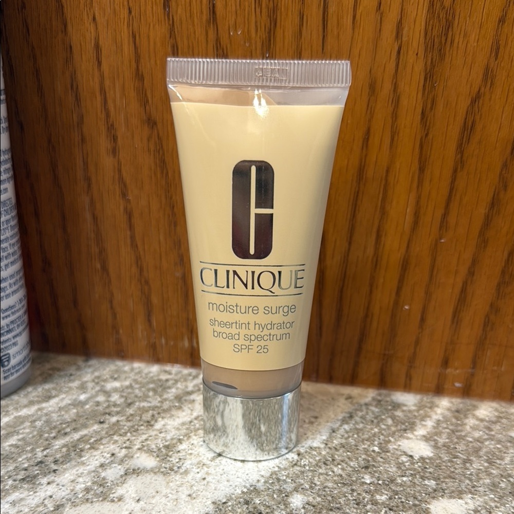Clinique Moisture Surge Sheertint SPF 25 Cream
